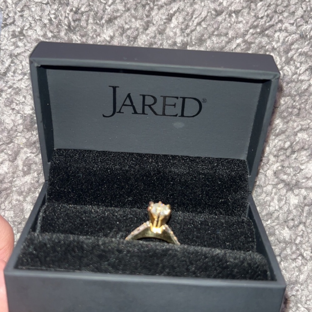 Diamond ring